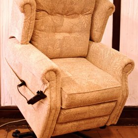 Comfort range Navarda Lift And Rise Chair